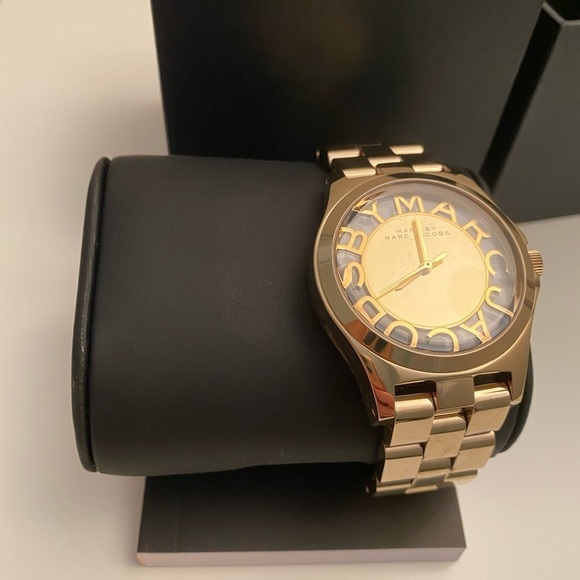 New in box Marc by Marc Jacobs gold link watch - Picture 2 of 10
